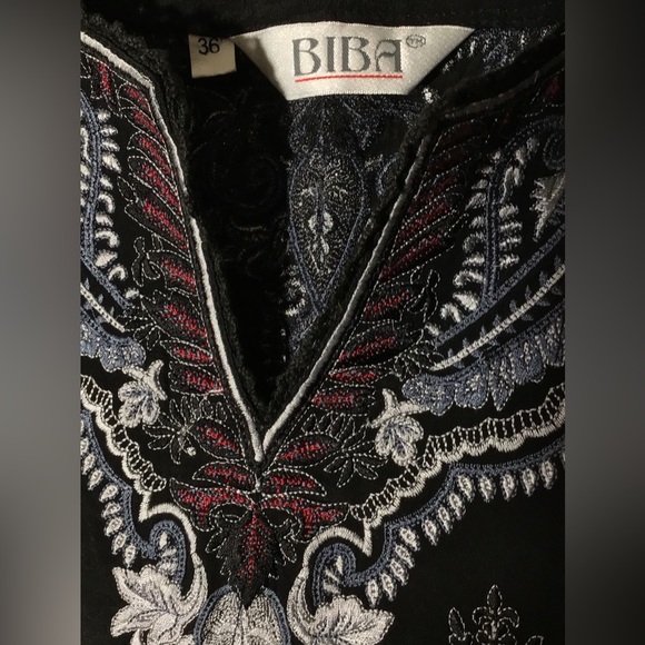 Anthropology SILK 100% “BIBA” Beautiful EMBROIDERED LADIES TOP💖💖 - Picture 2 of 7